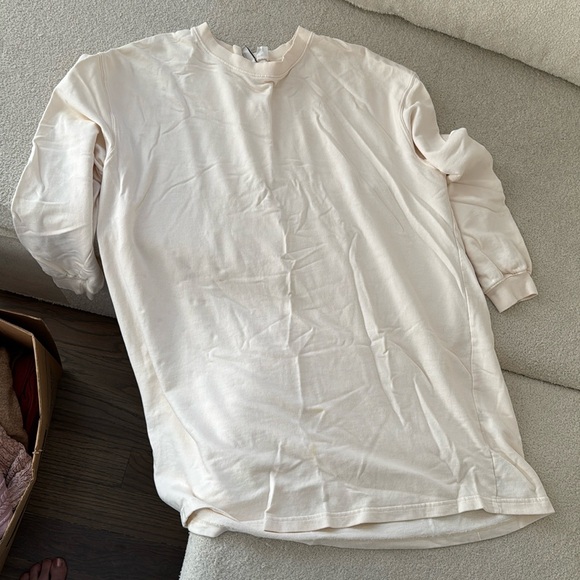 WHITE DRESS LONG SLEEVE - Picture 1 of 2